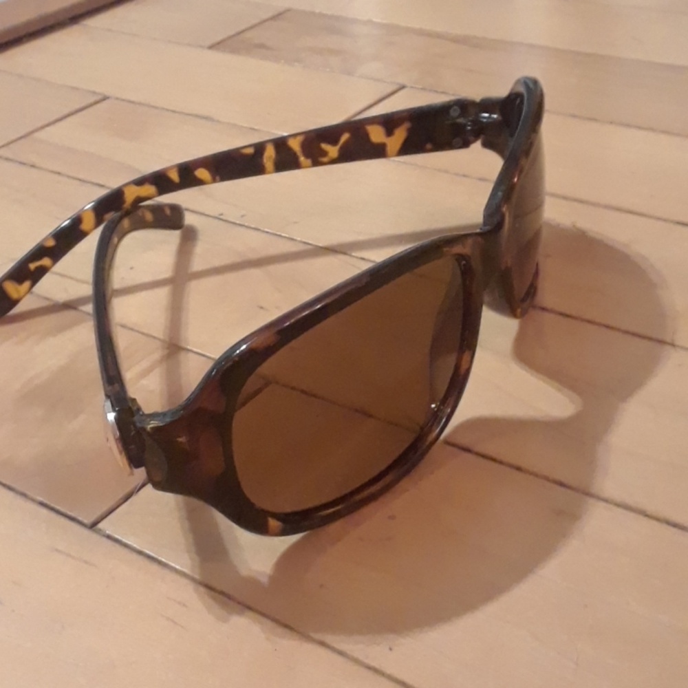 Tortoise shell sunglasses - Picture 3 of 8